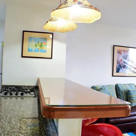 Apto Con Balcon Y Vista Al Mar Apartamento